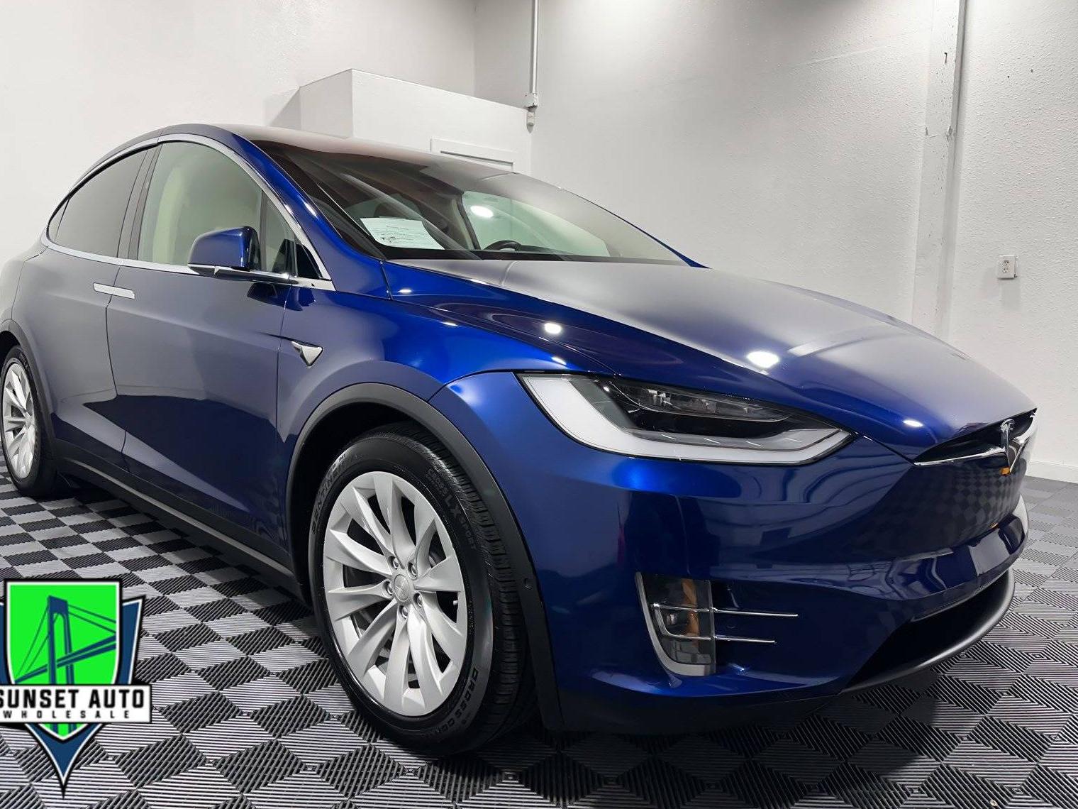 TESLA MODEL X 2018 5YJXCAE27JF109287 image